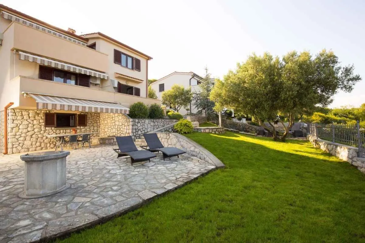 Apartment In Ravni/Istrien 8872